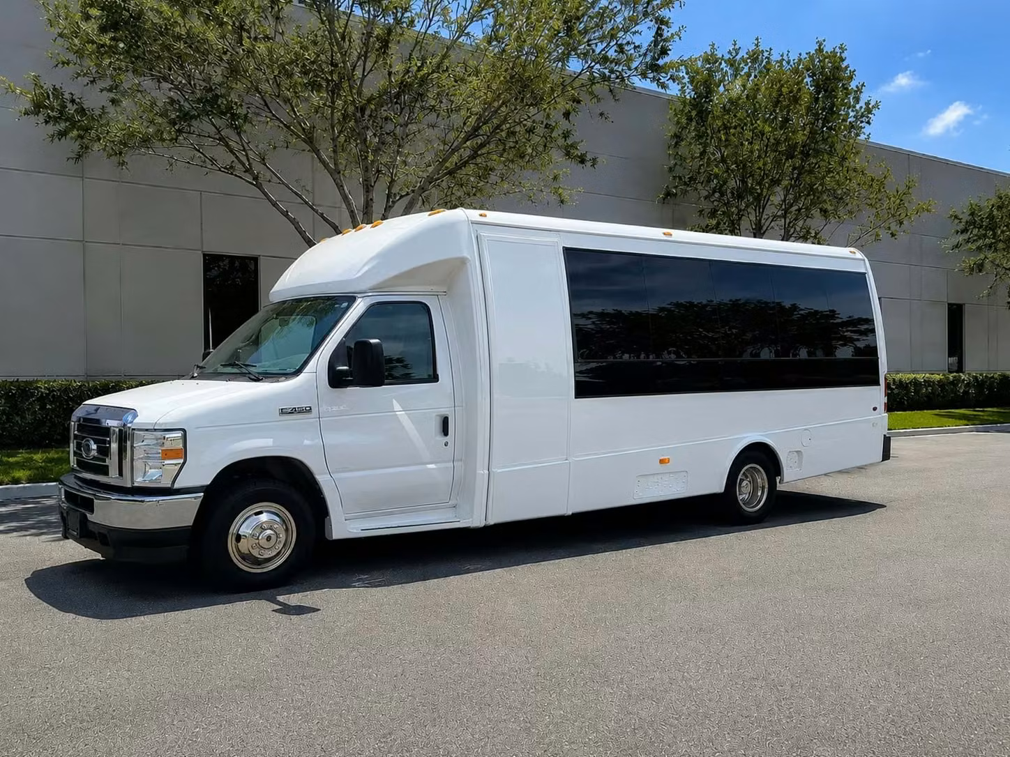 kenosha 15 passenger minibus rental