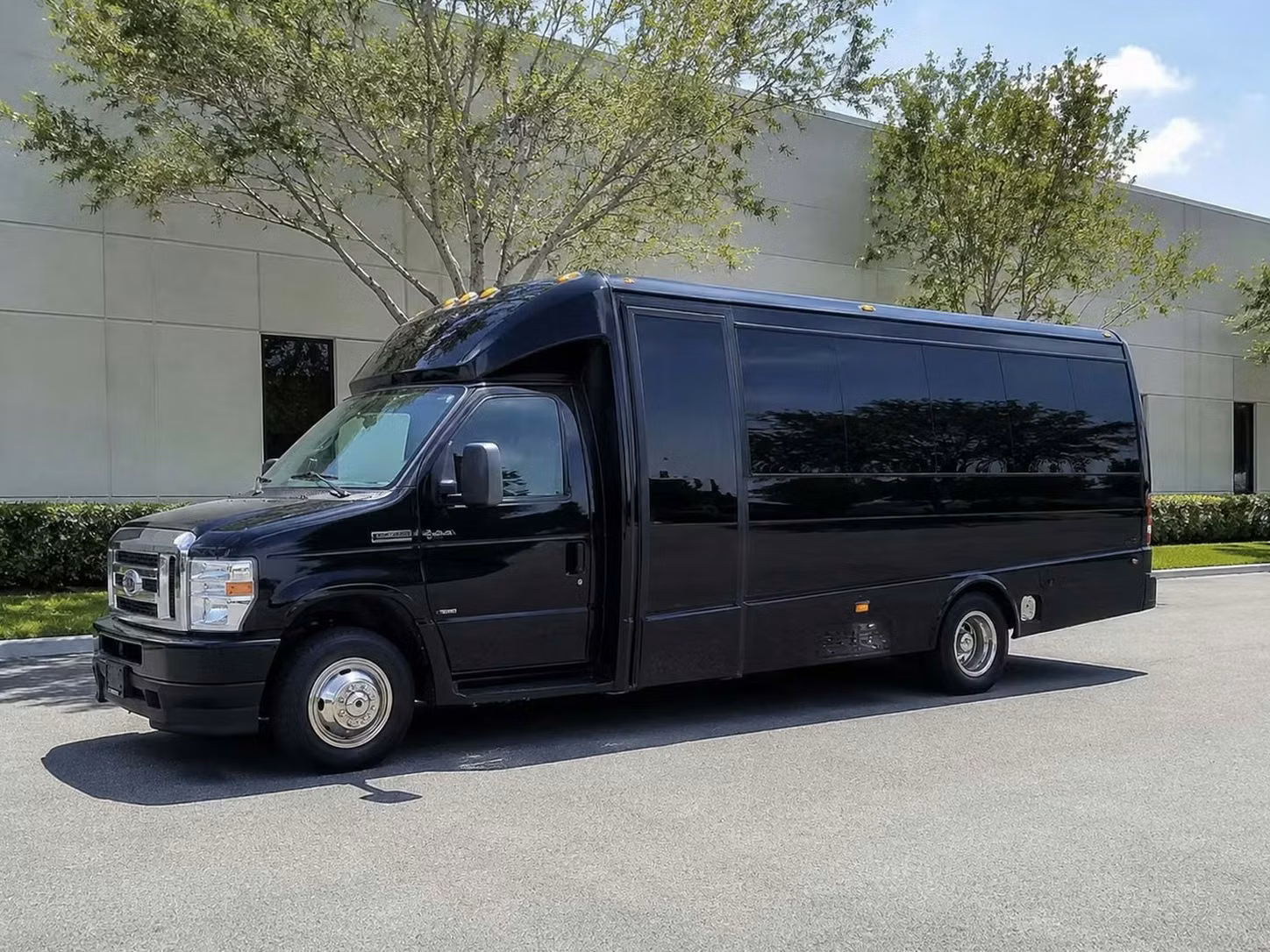 kenosha 18 passenger minibus rental
