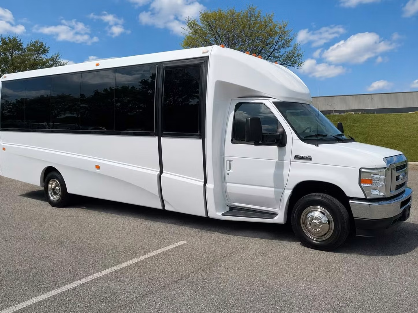 kenosha 20 passenger minibus rental