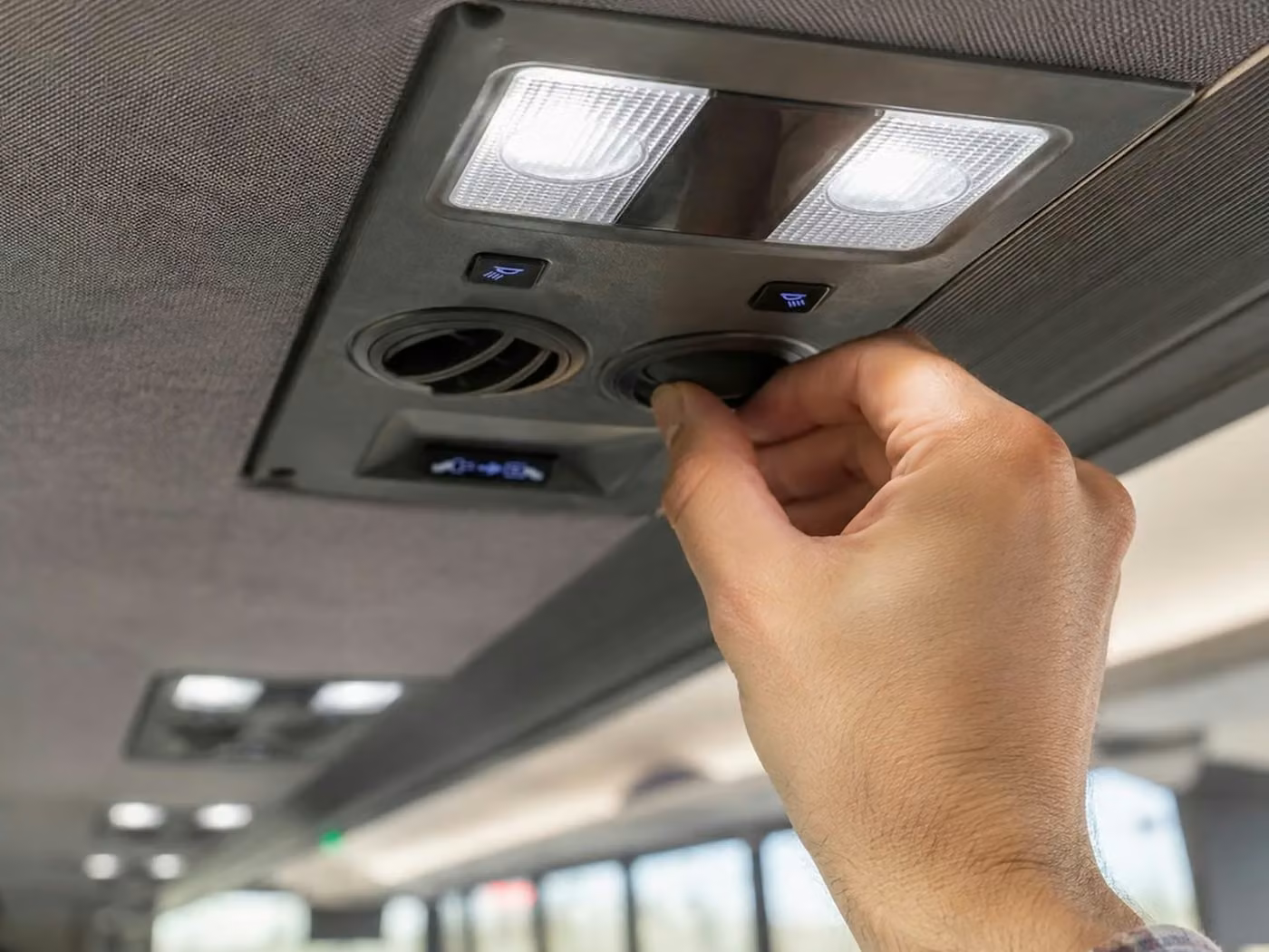 kenosha 28 passenger minibus air conditioning